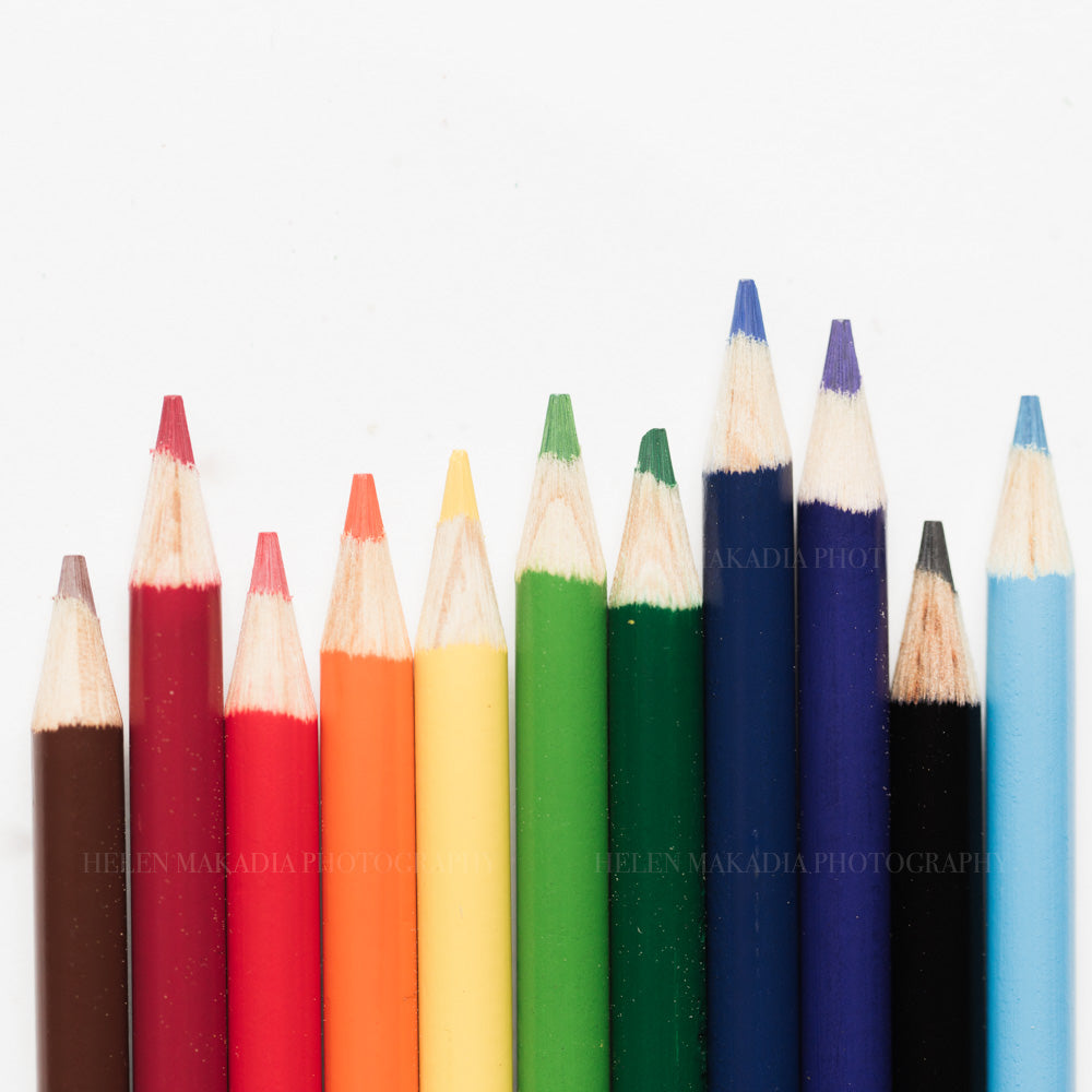 A photograph of colored pencils iin rainbow formation